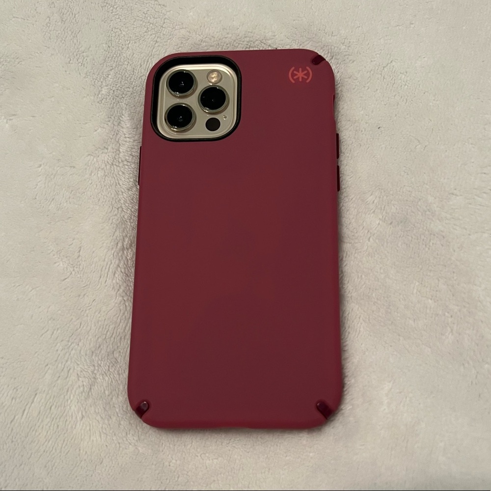 Pre-loved iPhone 12 Pro speck case